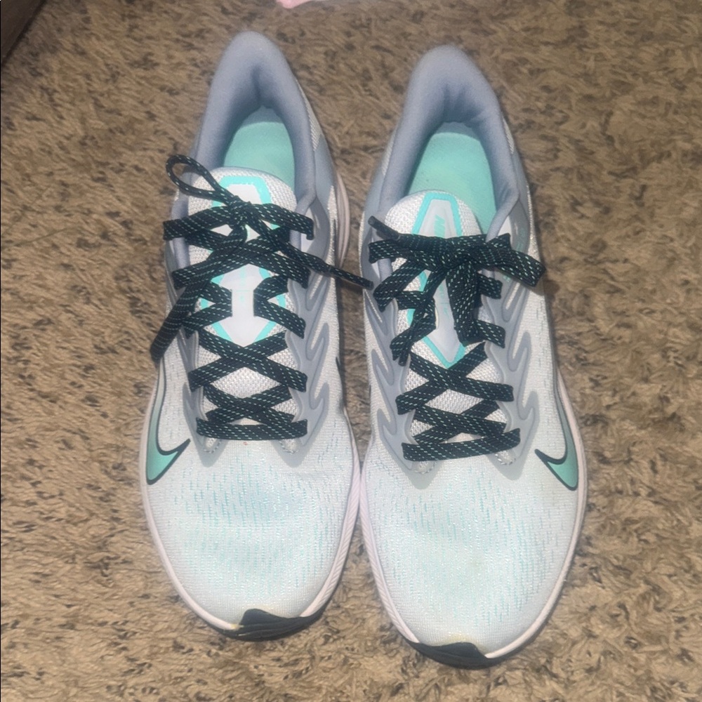 Nike Women's Sneakers in White and Teal